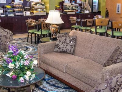 Express&suites - Zona Universitaria Elkton