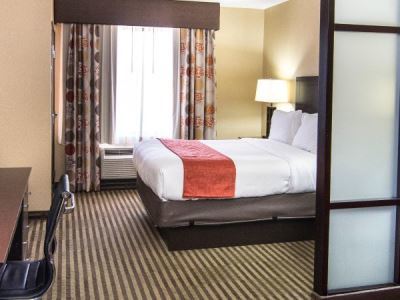 Express & - Area By Ihg