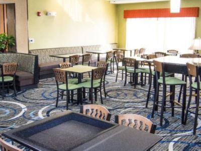 Hotel Express & - Area By Ihg Elkton